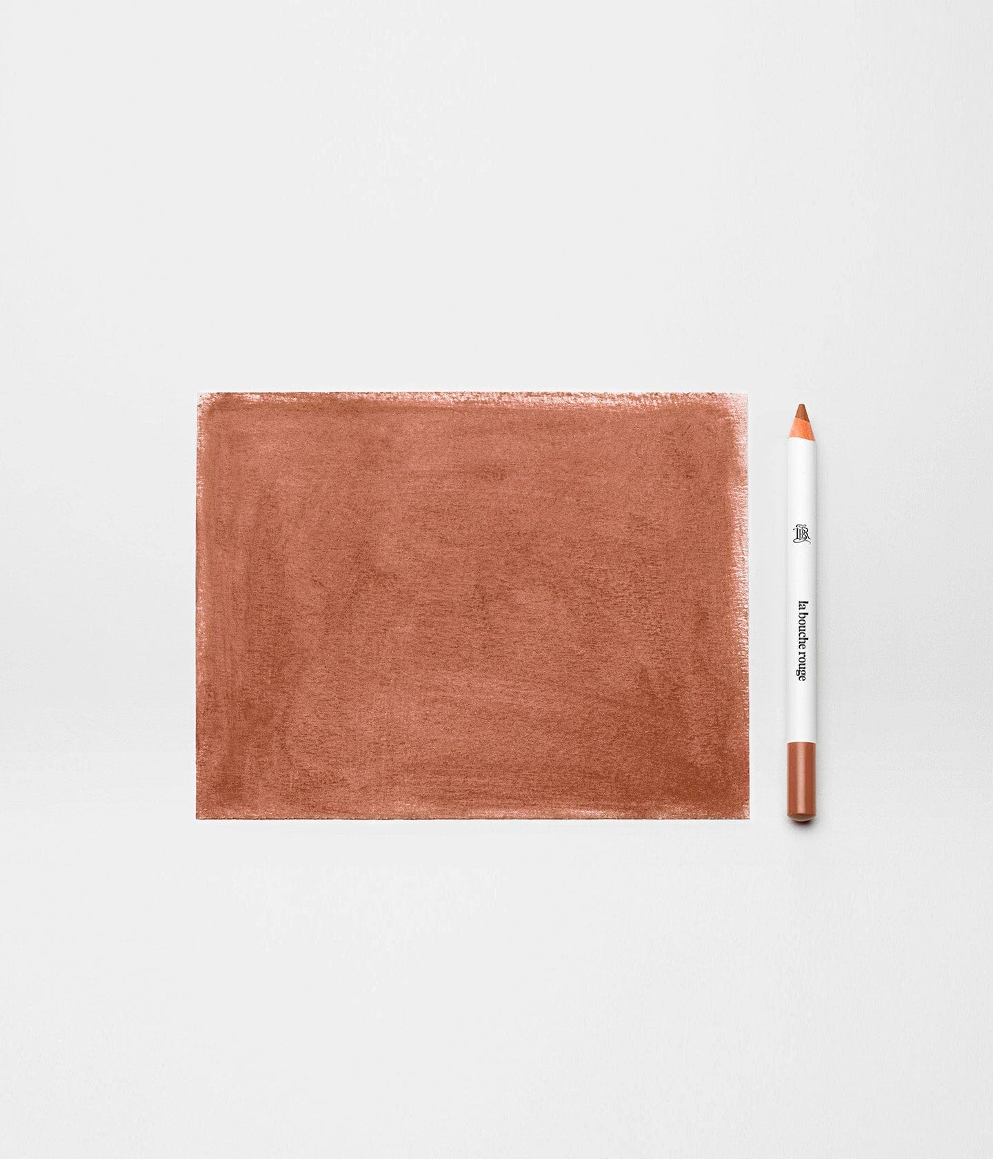 Crayon à lèvres nude de La Bouche Rouge Paris, crayon lèvres pour une application précise et élégante.