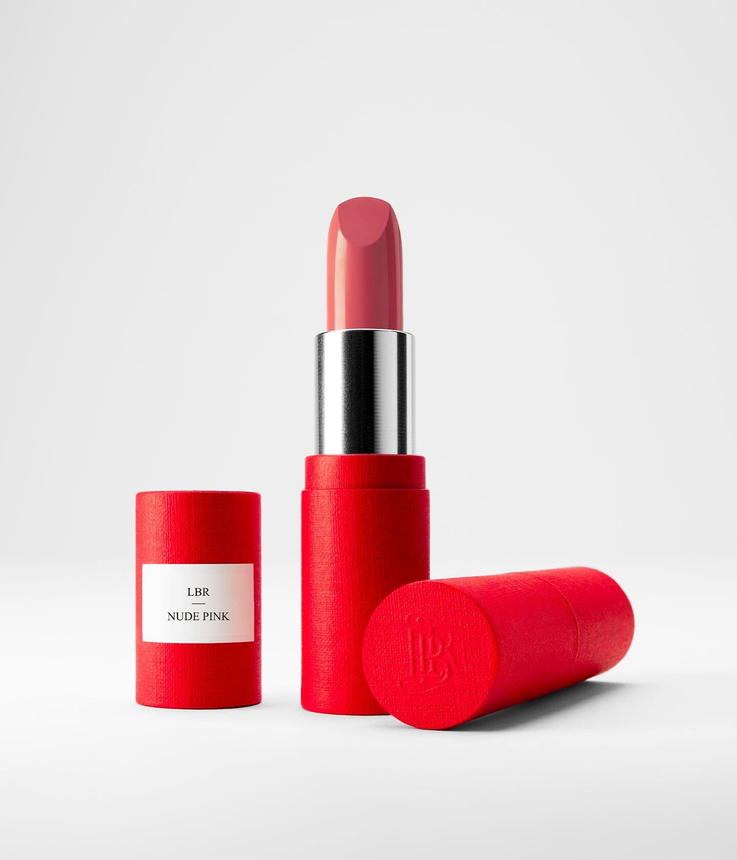 Rouge à lèvres nude pink La Bouche Rouge Paris dans son emballage refill, texture crémeuse et fini naturel visible sur l'image.