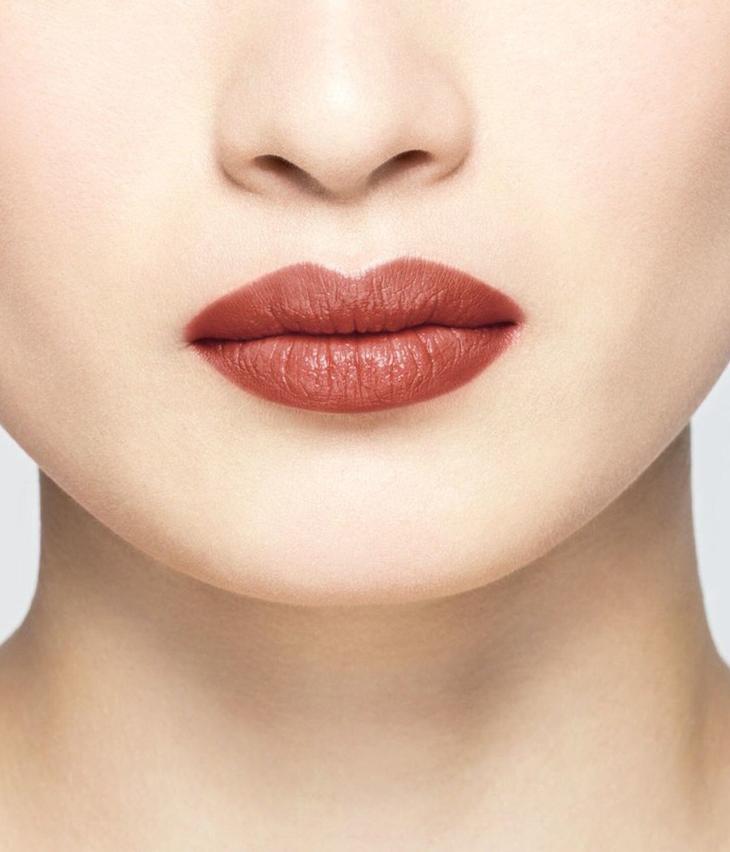 Rouge à lèvres nude rouge de La Bouche Rouge Paris, tube ouvert montrant la couleur nude rouge.