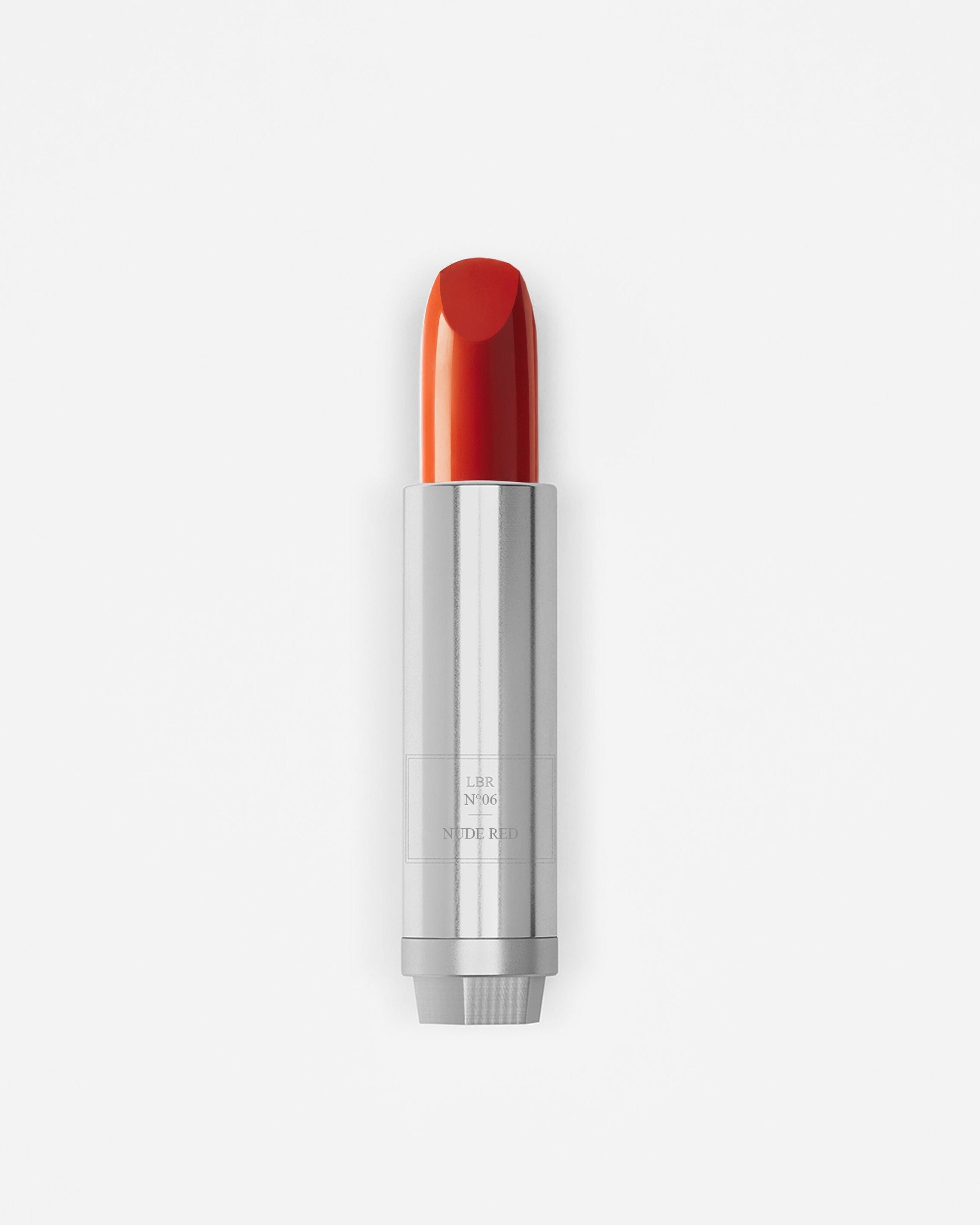 Rouge à lèvres nude rouge La Bouche Rouge Paris, texture crémeuse dans un tube élégant.
