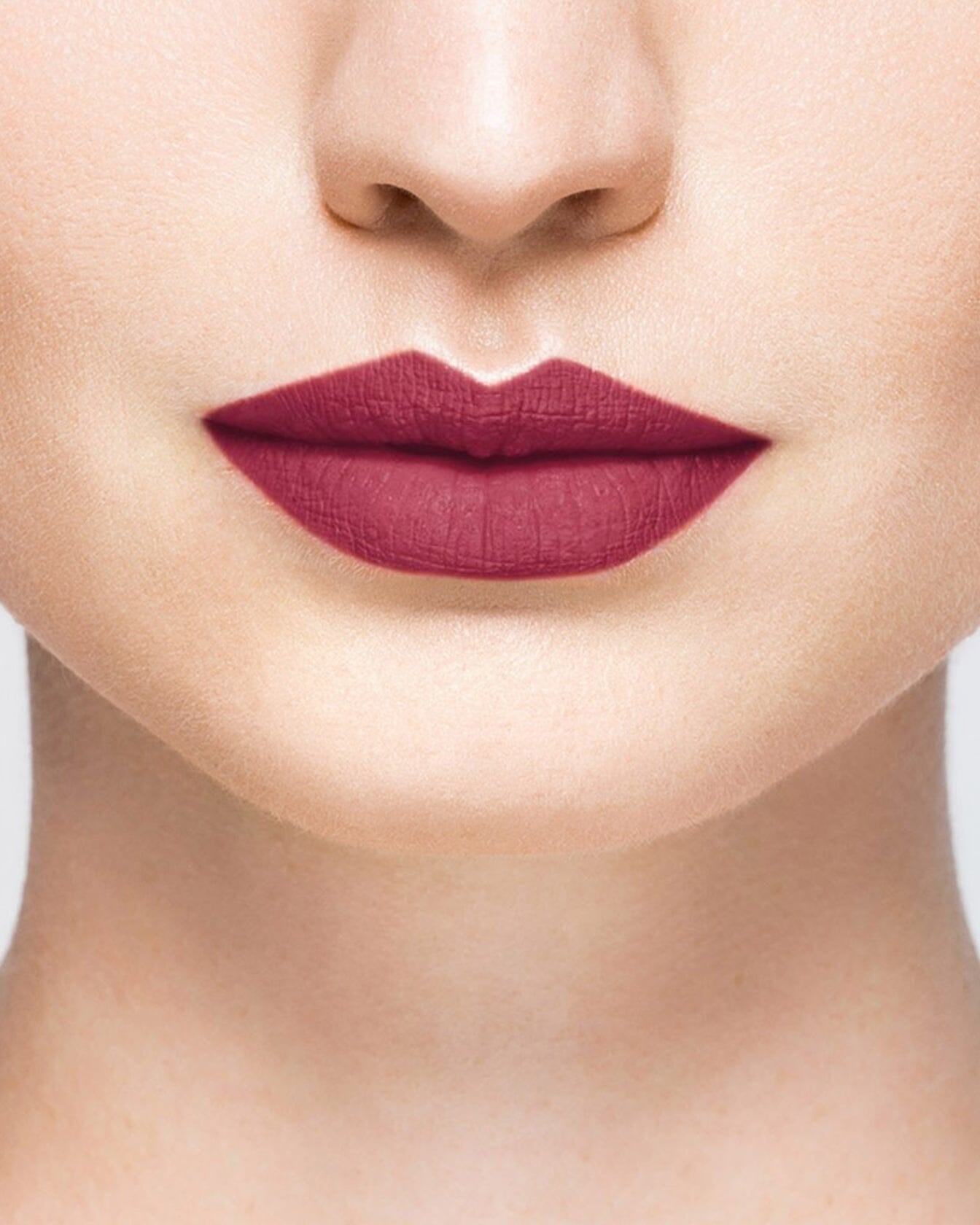 Rouge à lèvres La Bouche Rouge Paris Passionate Red Skin 21, teinte rouge intense, en tube élégant, visible en gros plan.