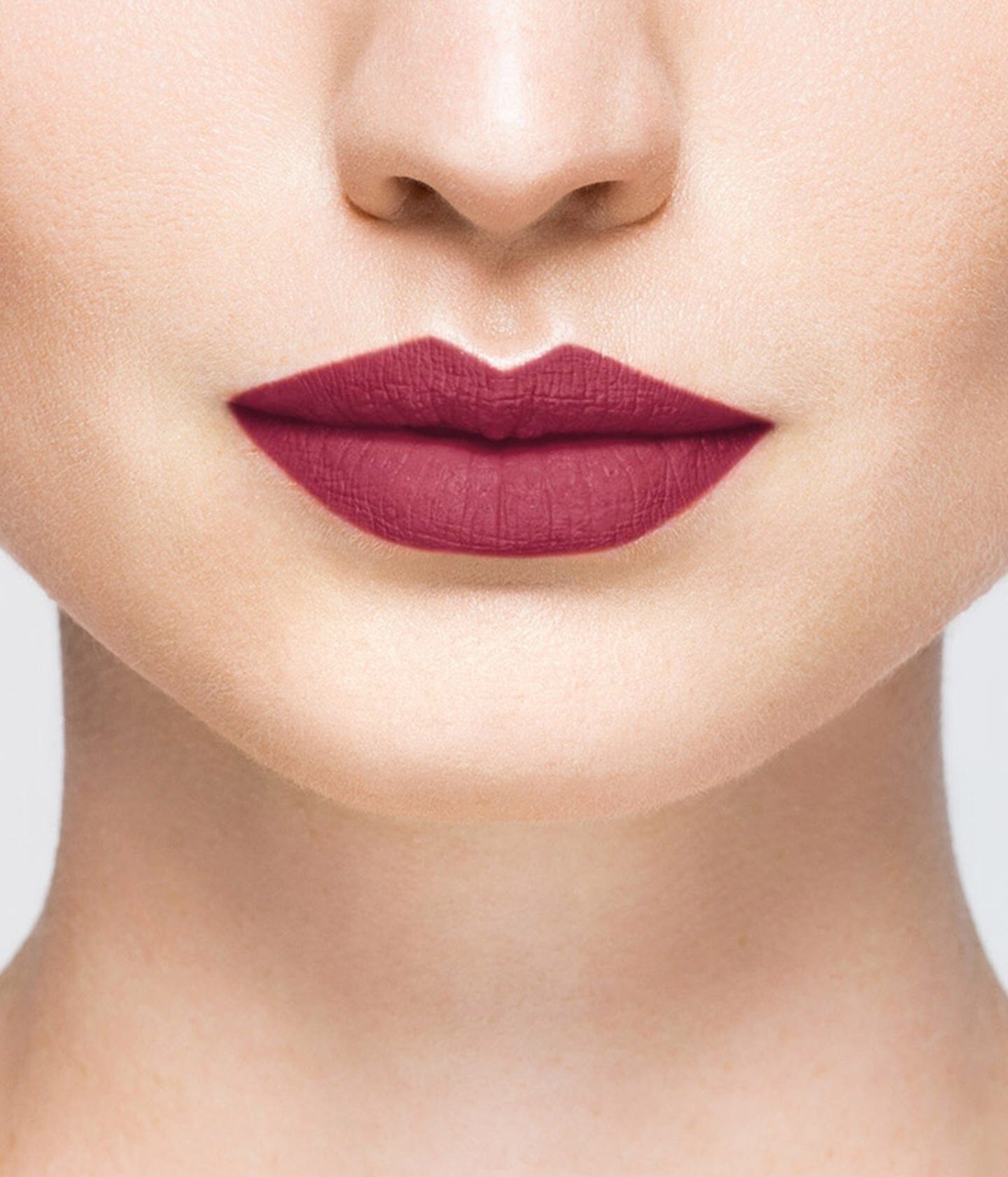 Rouge à lèvres La Bouche Rouge Paris Passionate Red Skin 21, teinte rouge intense, en tube élégant, visible en gros plan.
