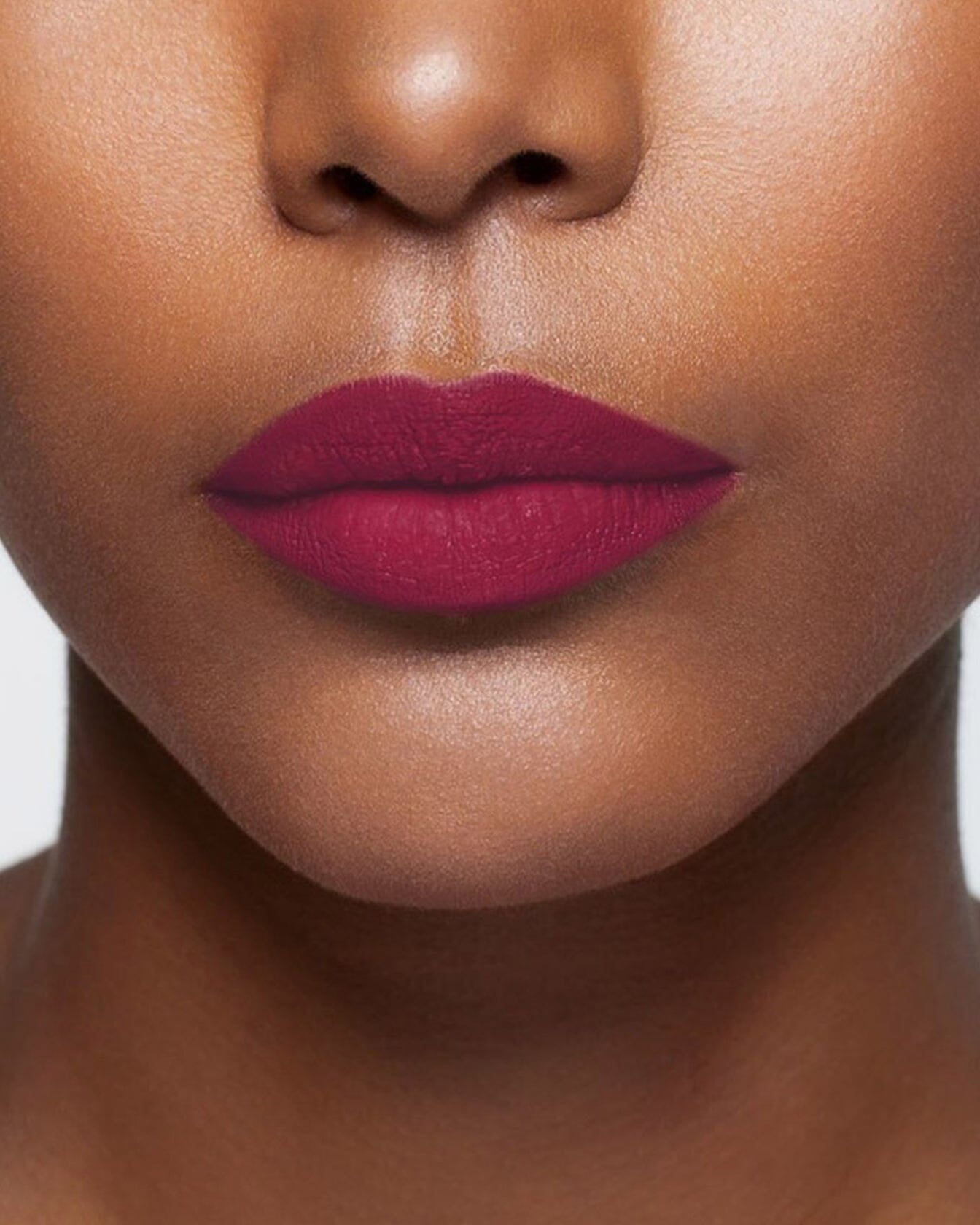 Rouge à lèvres La Bouche Rouge Paris PassionateRedSkin41, fini crémeux, couleur rouge intense, emballage élégant.