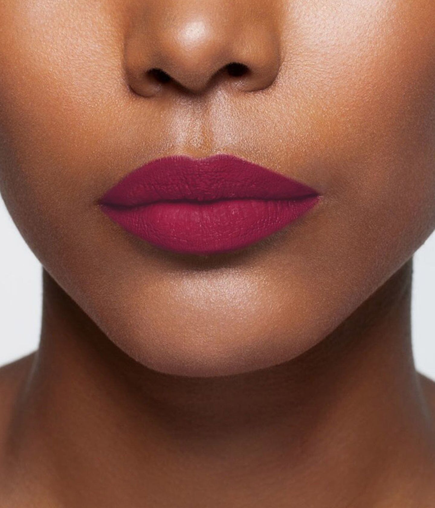 Rouge à lèvres La Bouche Rouge Paris PassionateRedSkin41, fini crémeux, couleur rouge intense, emballage élégant.