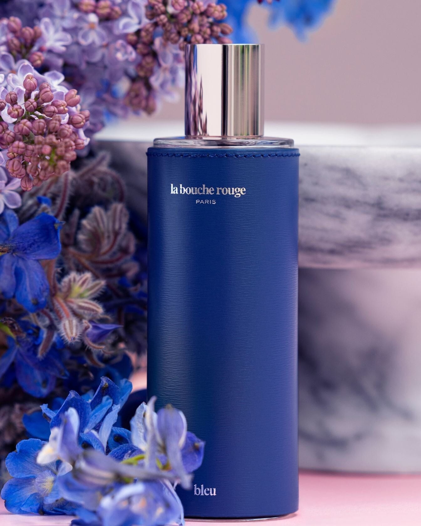 Extrait de parfum Bleu de La Bouche Rouge Paris en flacon de 100 ml, vue de face avec étiquette visible.