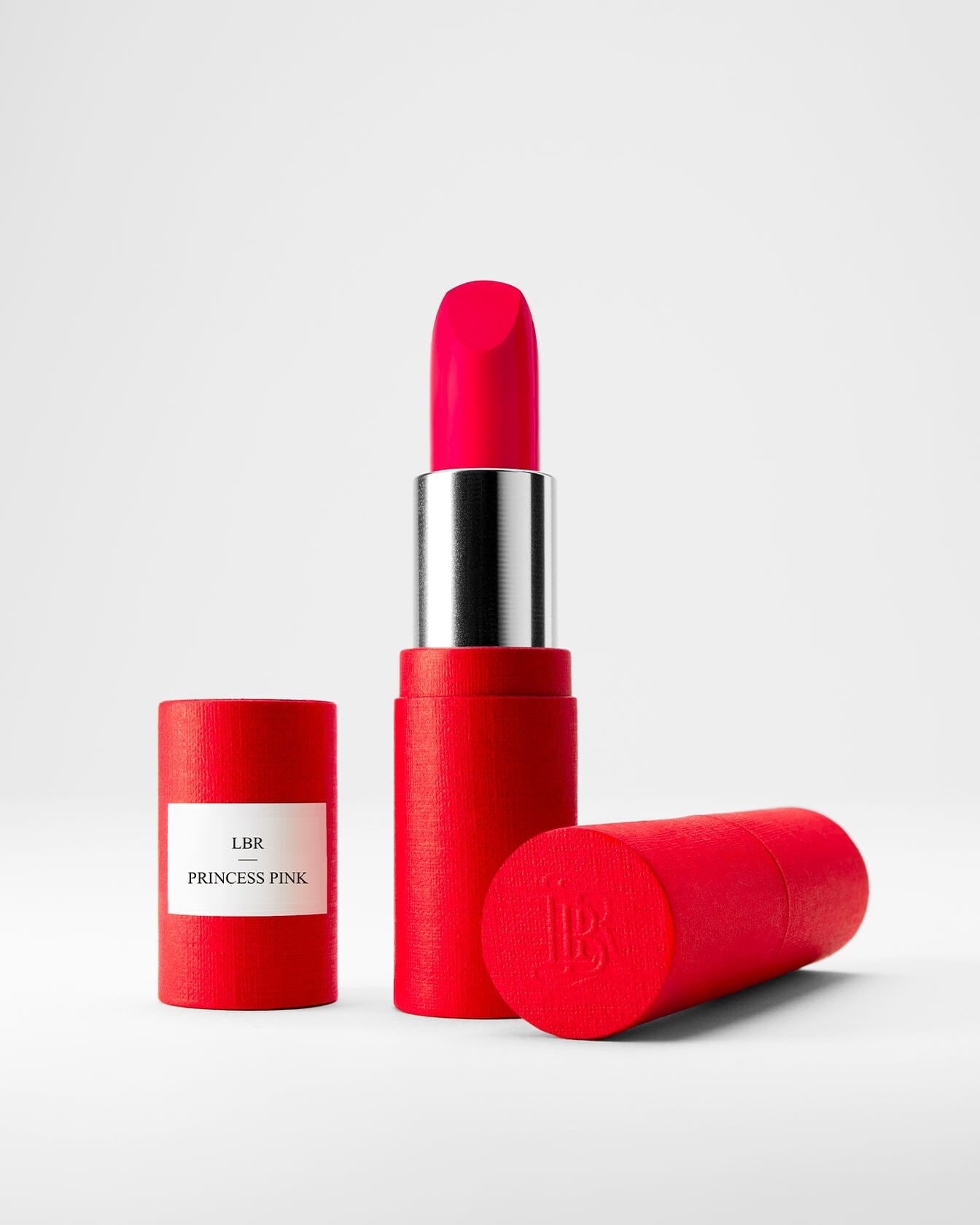 Rouge à lèvres Princess Pink de La Bouche Rouge Paris, couleur rose vif dans son emballage rechargeable.