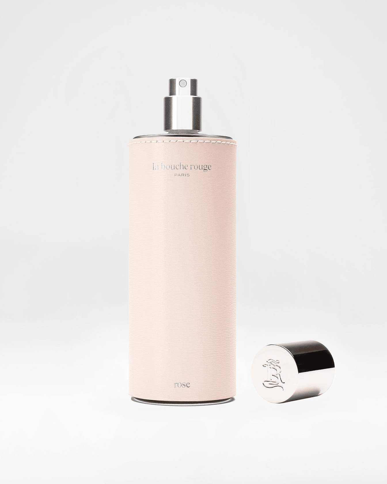 Flacon ouvert de l'extrait de parfum Rose de La Bouche Rouge Paris, 100ml, avec un design élégant et parfum floral visible.
