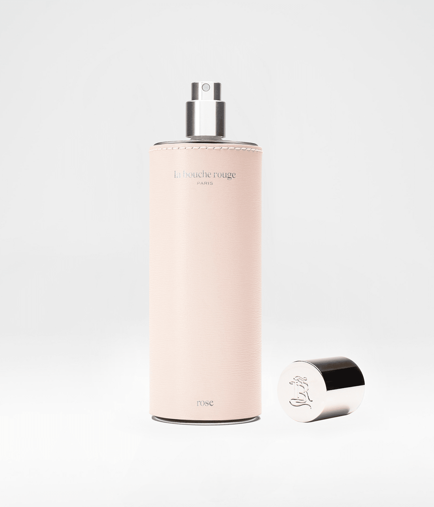 Flacon ouvert de l'extrait de parfum Rose de La Bouche Rouge Paris, 100ml, avec un design élégant et parfum floral visible.