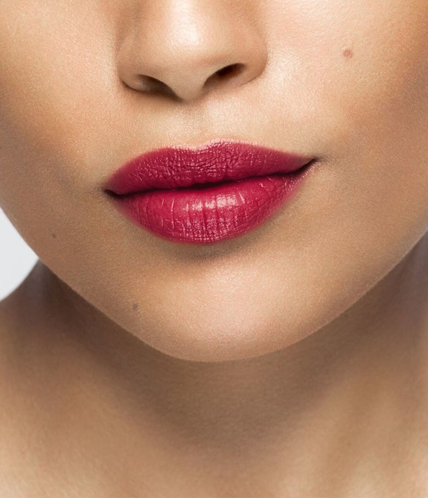 Rouge à lèvres La Bouche Rouge Paris Anja, teinte rose nude, dans son emballage élégant et sophistiqué.