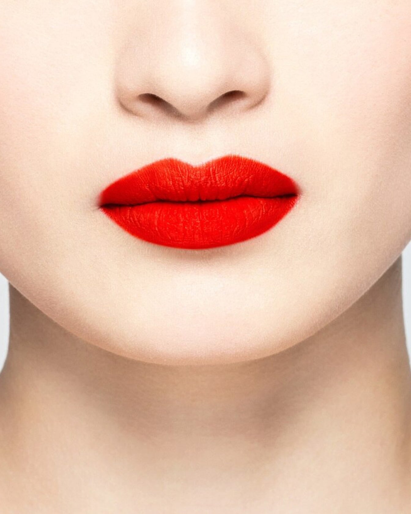 Rouge à lèvres La Bouche Rouge Paris couleur Chloe Skin, fini satiné, présenté dans son emballage élégant.