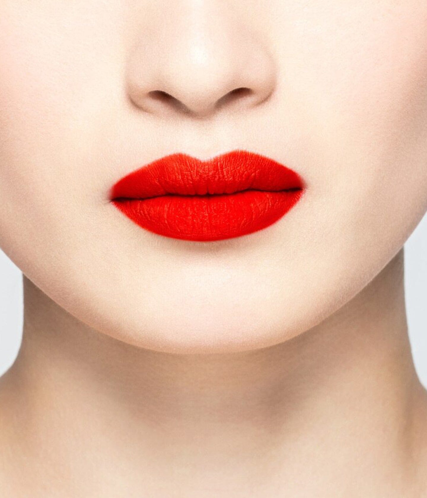 Rouge à lèvres La Bouche Rouge Paris couleur Chloe Skin, fini satiné, présenté dans son emballage élégant.
