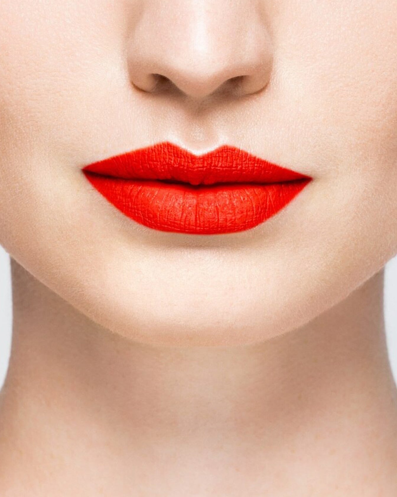 Rouge à lèvres La Bouche Rouge Paris couleur Chloe Skin 21, texture crémeuse et fini naturel, visible dans l'image.