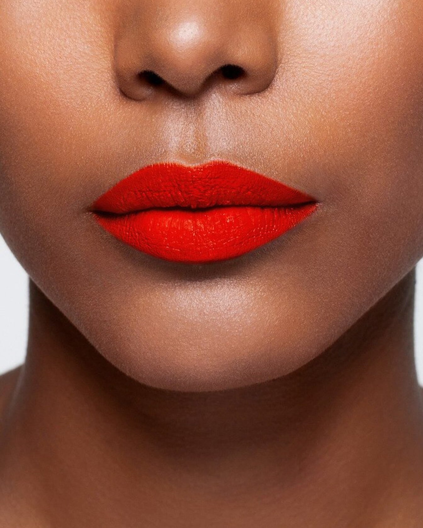 Rouge à lèvres La Bouche Rouge Paris couleur Chloe Skin 41, texture crémeuse et fini naturel, présenté dans un emballage élégant.