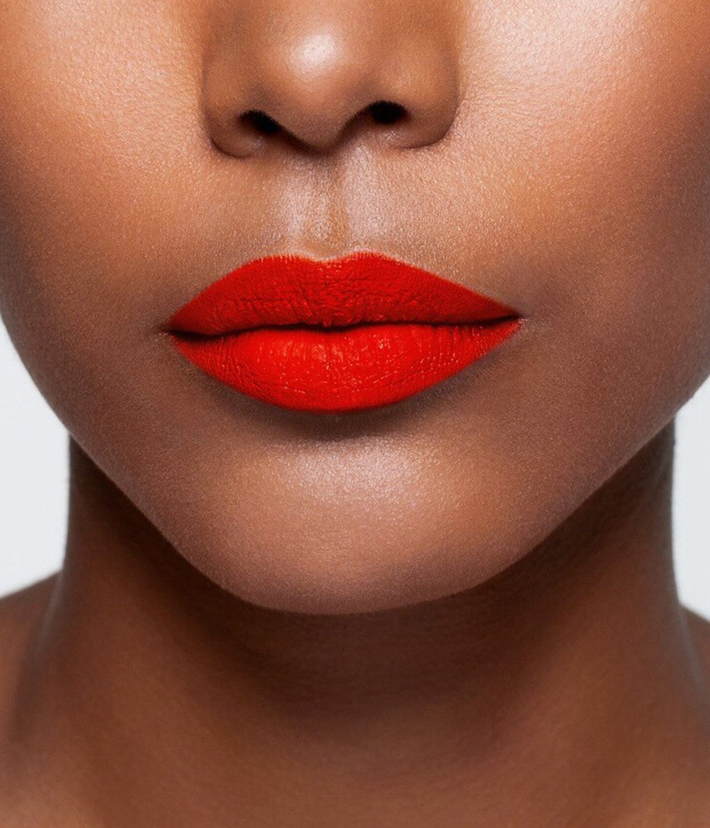 Rouge à lèvres La Bouche Rouge Paris couleur Chloe Skin 41, texture crémeuse et fini naturel, présenté dans un emballage élégant.