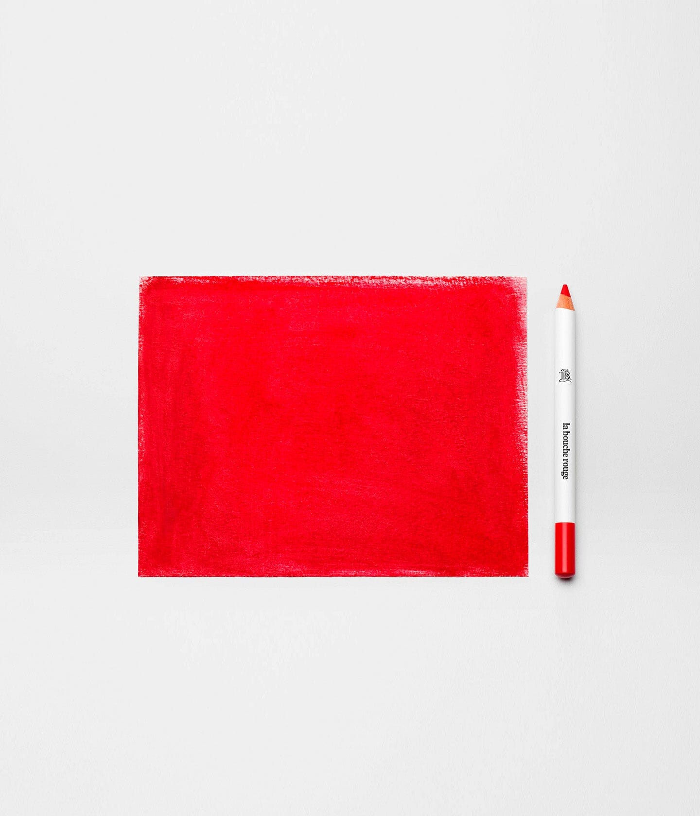 Crayon à lèvres orange de La Bouche Rouge Paris, stylo à lèvres avec mine fine pour une application précise.