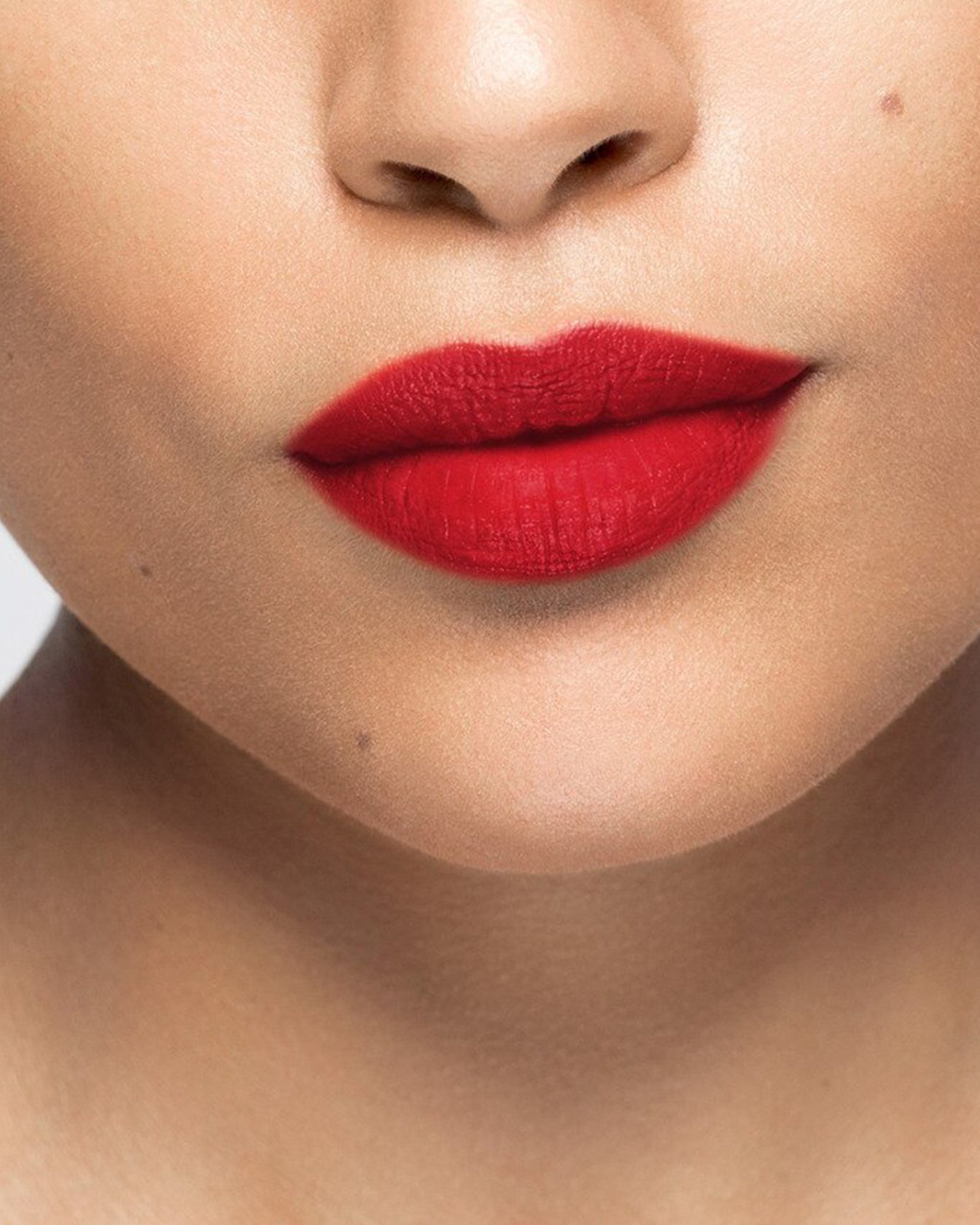 Rouge à lèvres mat La Bouche Rouge Paris Self Service Mat, teinte naturelle 88%, fini velouté et élégant.