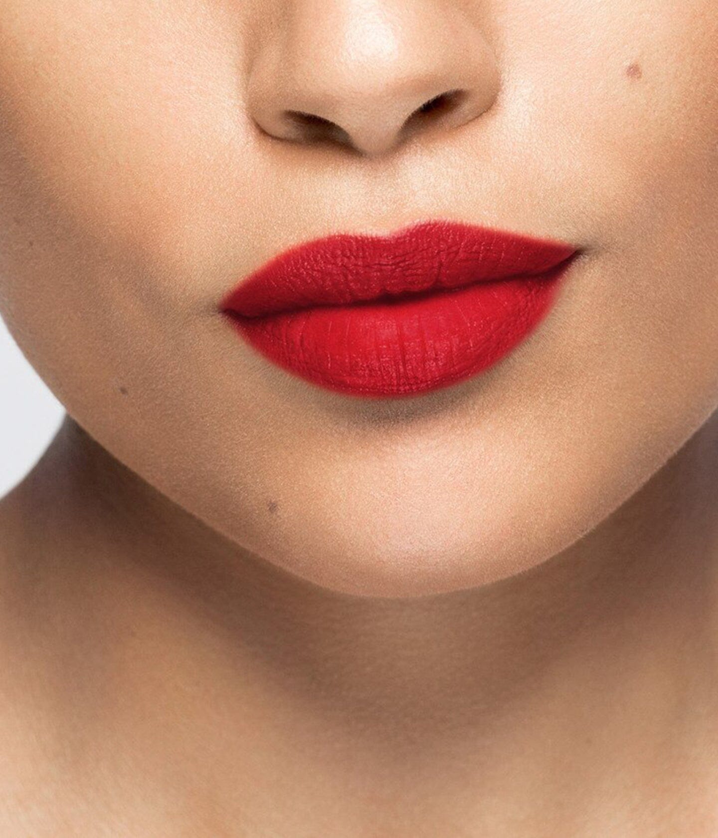 Rouge à lèvres mat La Bouche Rouge Paris Self Service Mat, teinte naturelle 88%, fini velouté et élégant.
