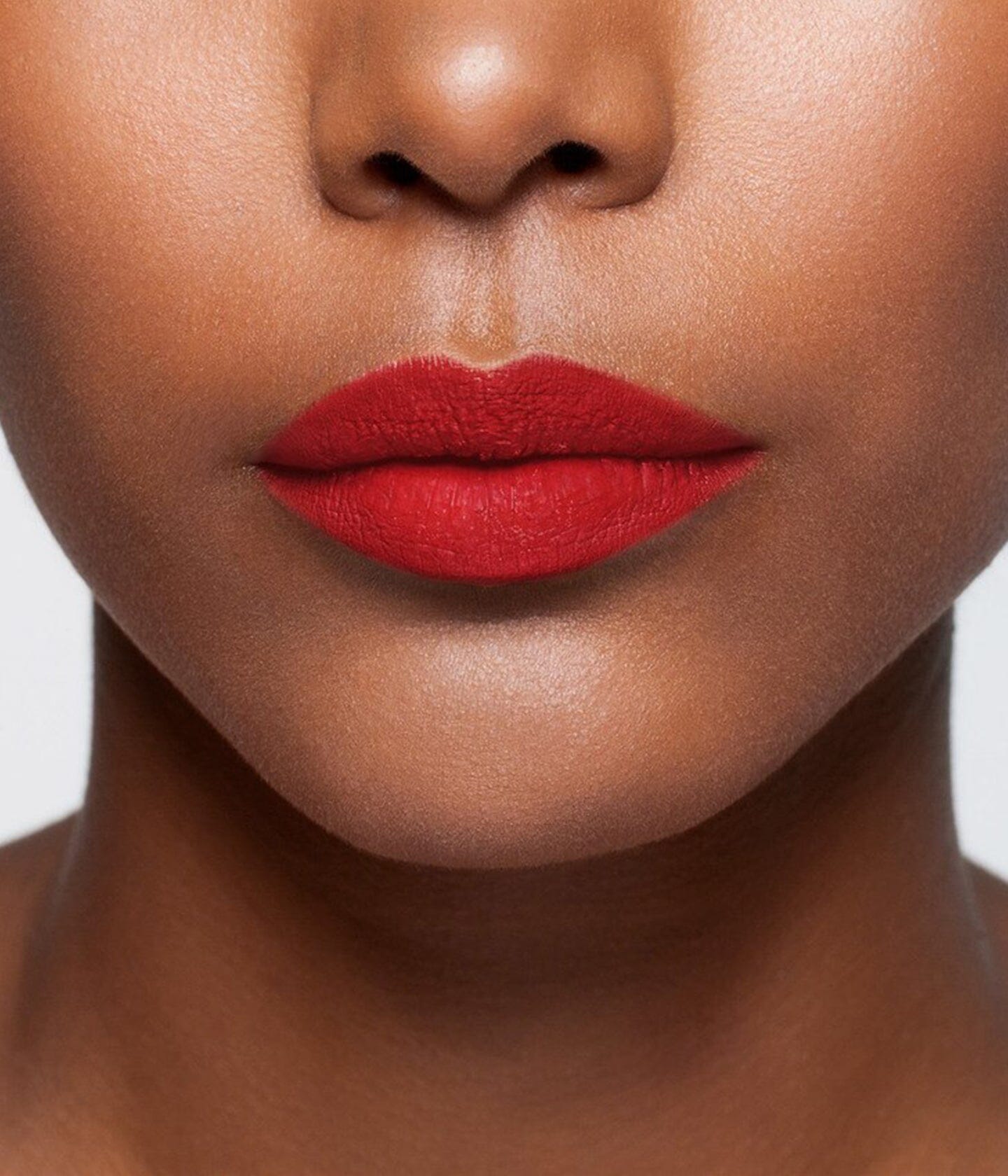 Rouge à lèvres La Bouche Rouge Paris Self Service Matte Skin 41 dans un tube élégant avec fini mat naturel.