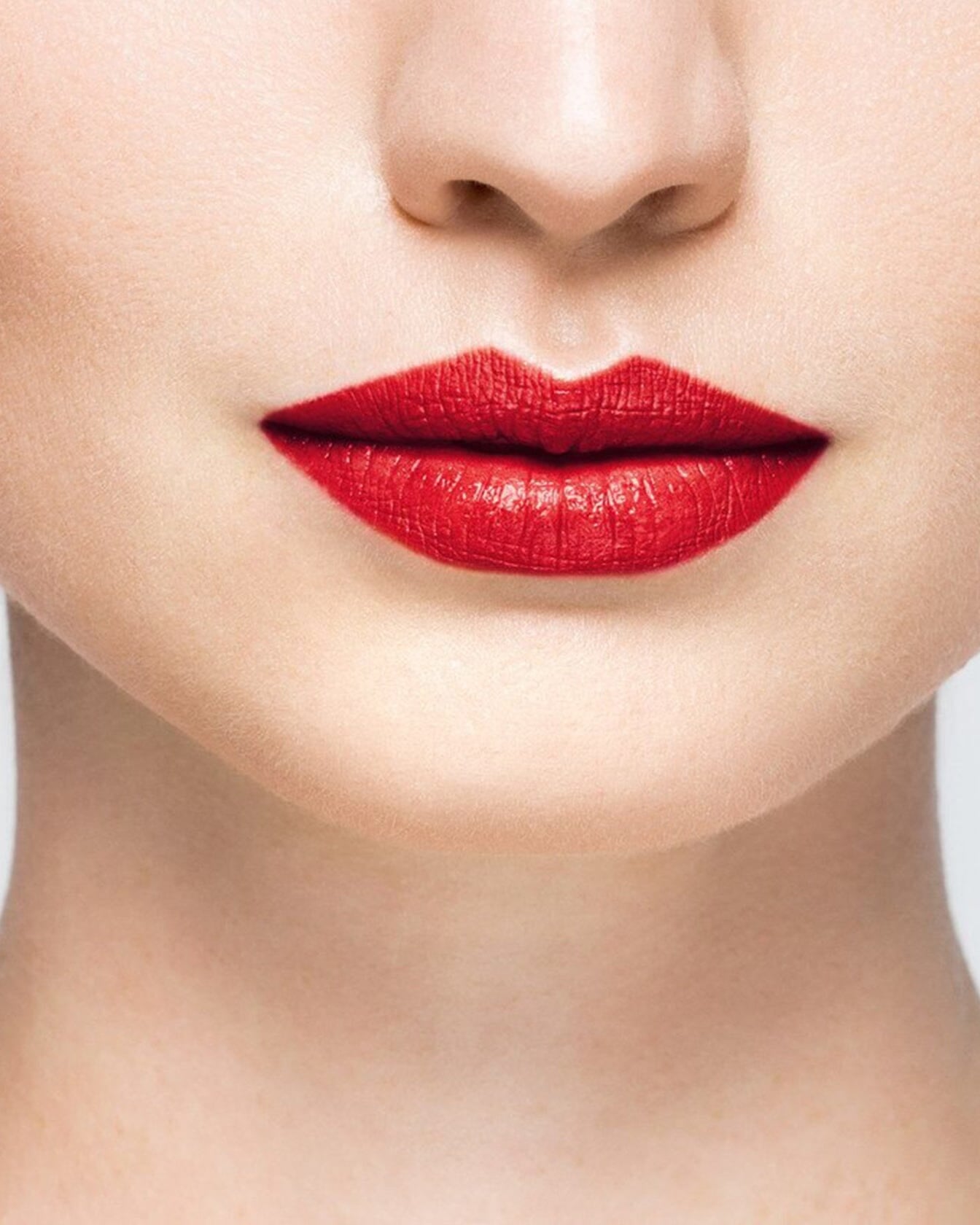 Rouge à lèvres La Bouche Rouge Paris en satin, couleur rose nude, présenté dans son emballage élégant.