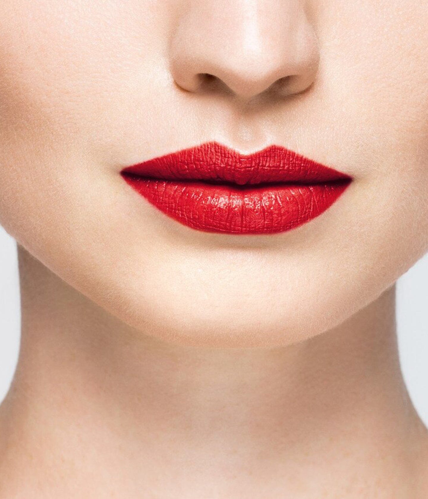 Rouge à lèvres La Bouche Rouge Paris en satin, couleur rose nude, présenté dans son emballage élégant.
