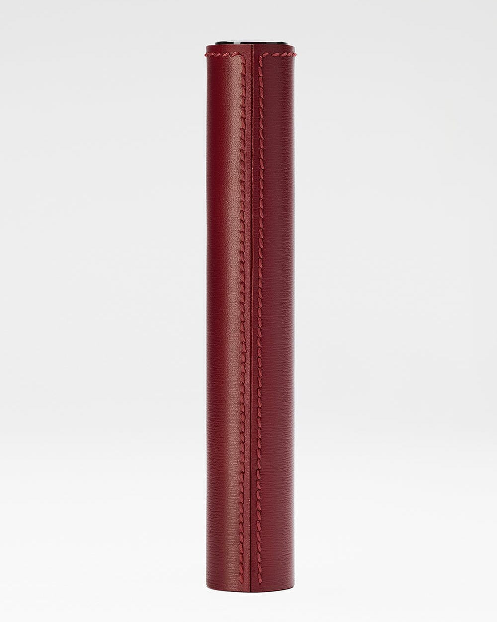 Étui en cuir pour mascara de La Bouche Rouge Paris, finition élégante et sophistiquée, couleur chocolat.