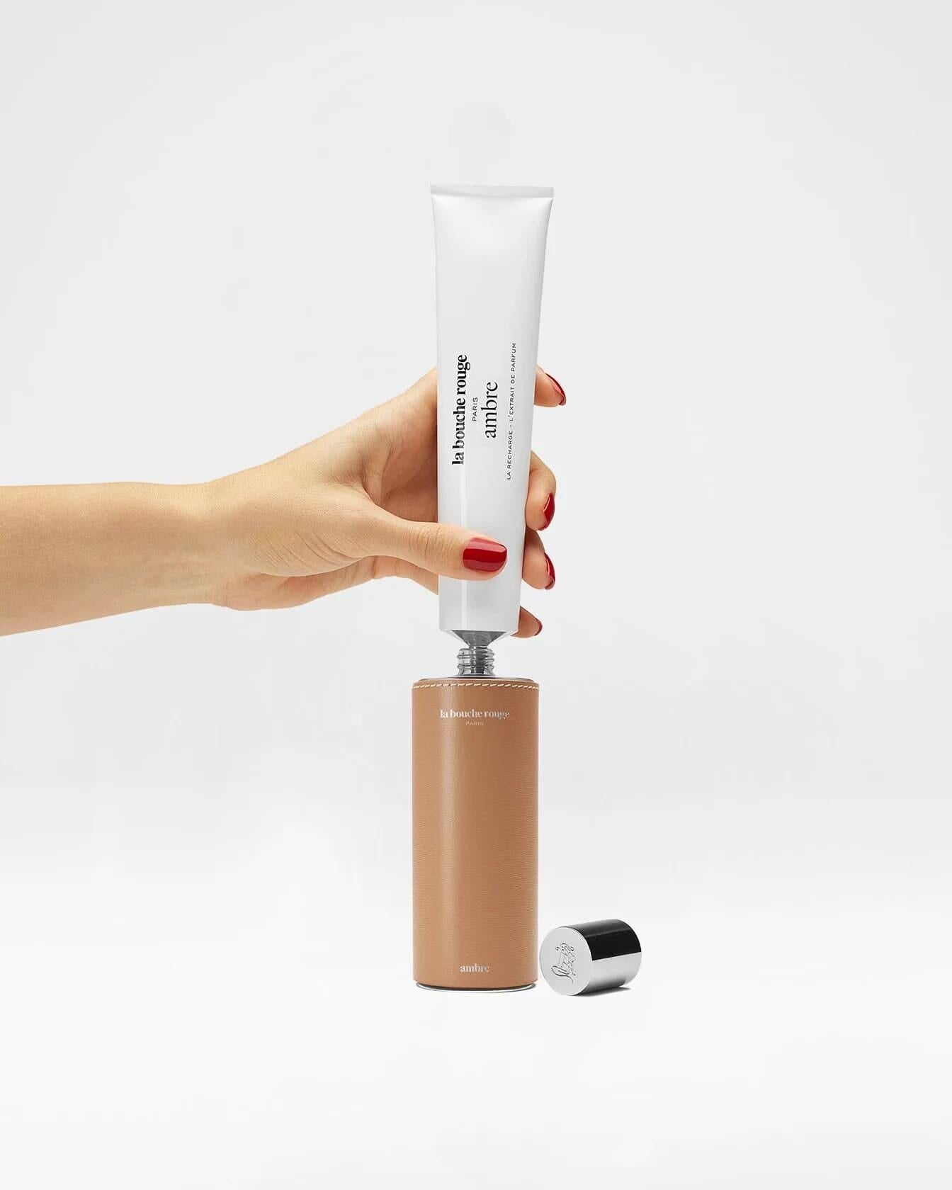 Refill d'extrait de parfum Ambre de La Bouche Rouge Paris, duo de parfums en flacons élégants.