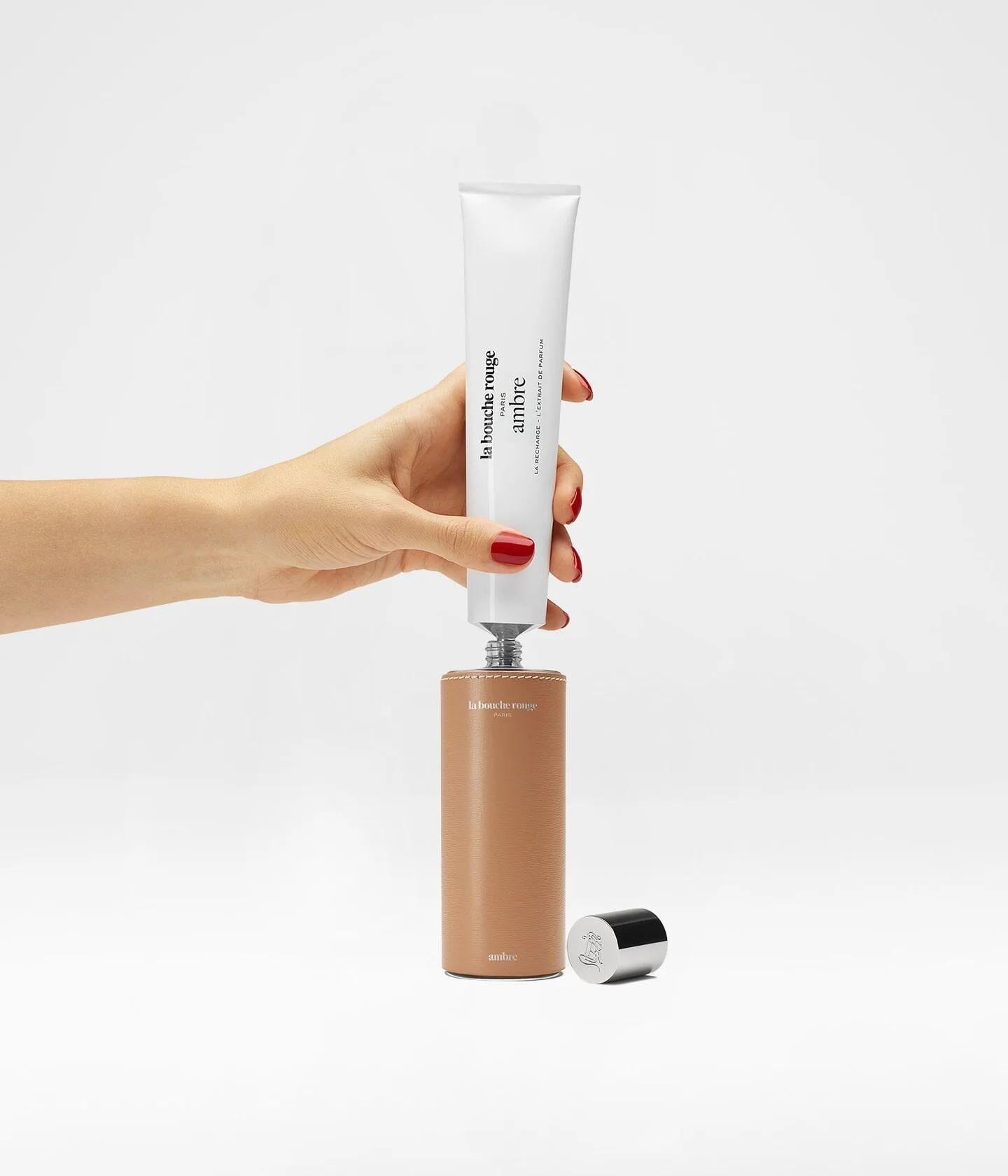 Refill d'extrait de parfum Ambre de La Bouche Rouge Paris, duo de parfums en flacons élégants.
