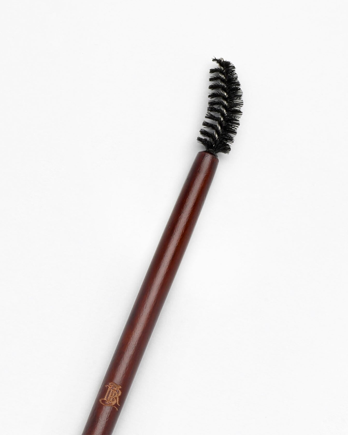 Brosse à sourcils La Bouche Rouge Paris, pinceau pour peigner et définir les sourcils, image montrant la brosse fine et élégante.
