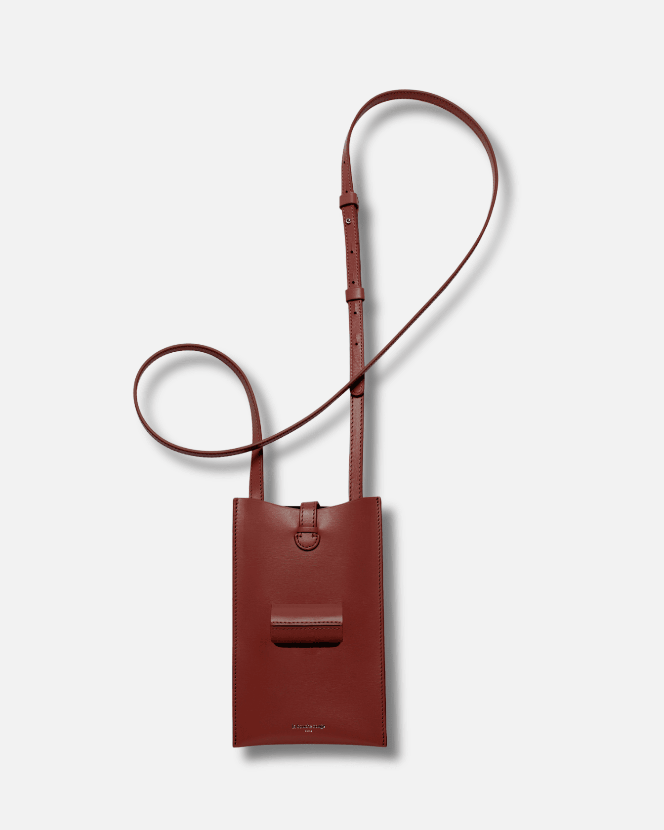 Sac La Bouche Rouge Paris 21 en chocolat, élégant et compact, avec poignées en cuir et logo discret visible sur le sac.