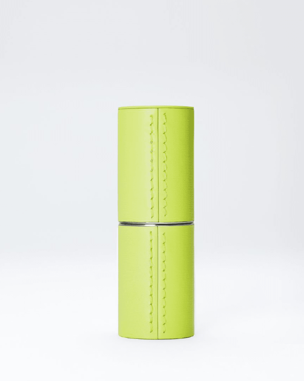 Étui rechargeable en cuir La Bouche Rouge Paris avec lime pour rouge à lèvres, élégant et pratique pour ranger votre maquillage.