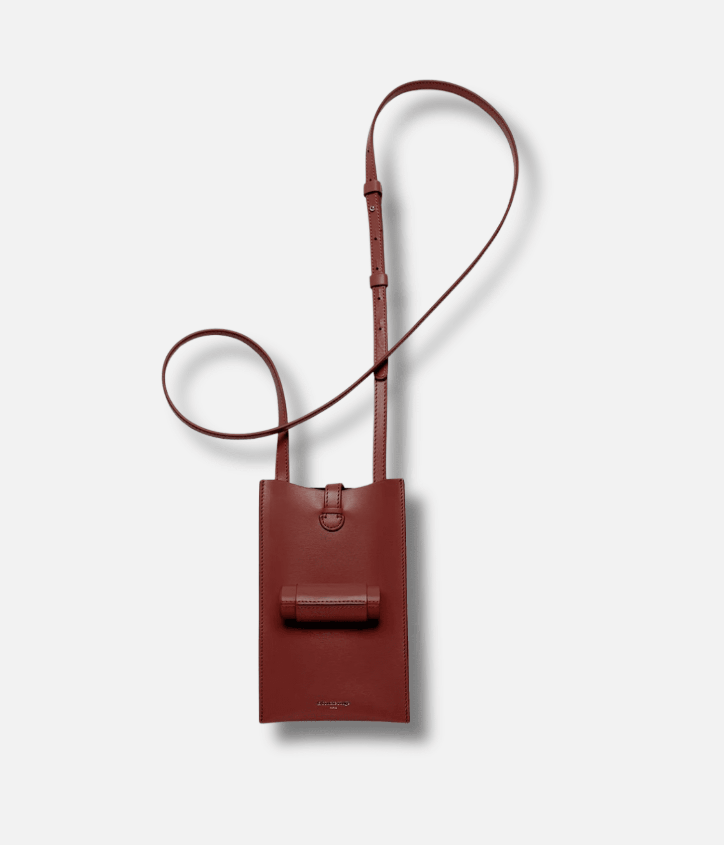Sac 21 La Bouche Rouge Paris en chocolat avec son écrin rechargeable, élégant et compact, visible en image.