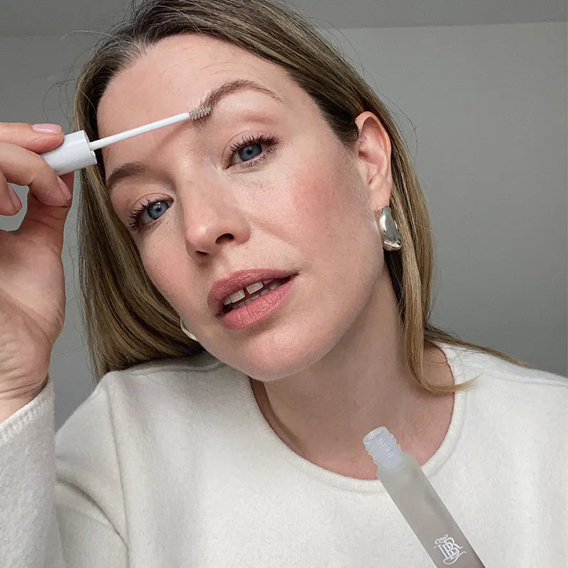 La routine sourcils Alexis Foreman