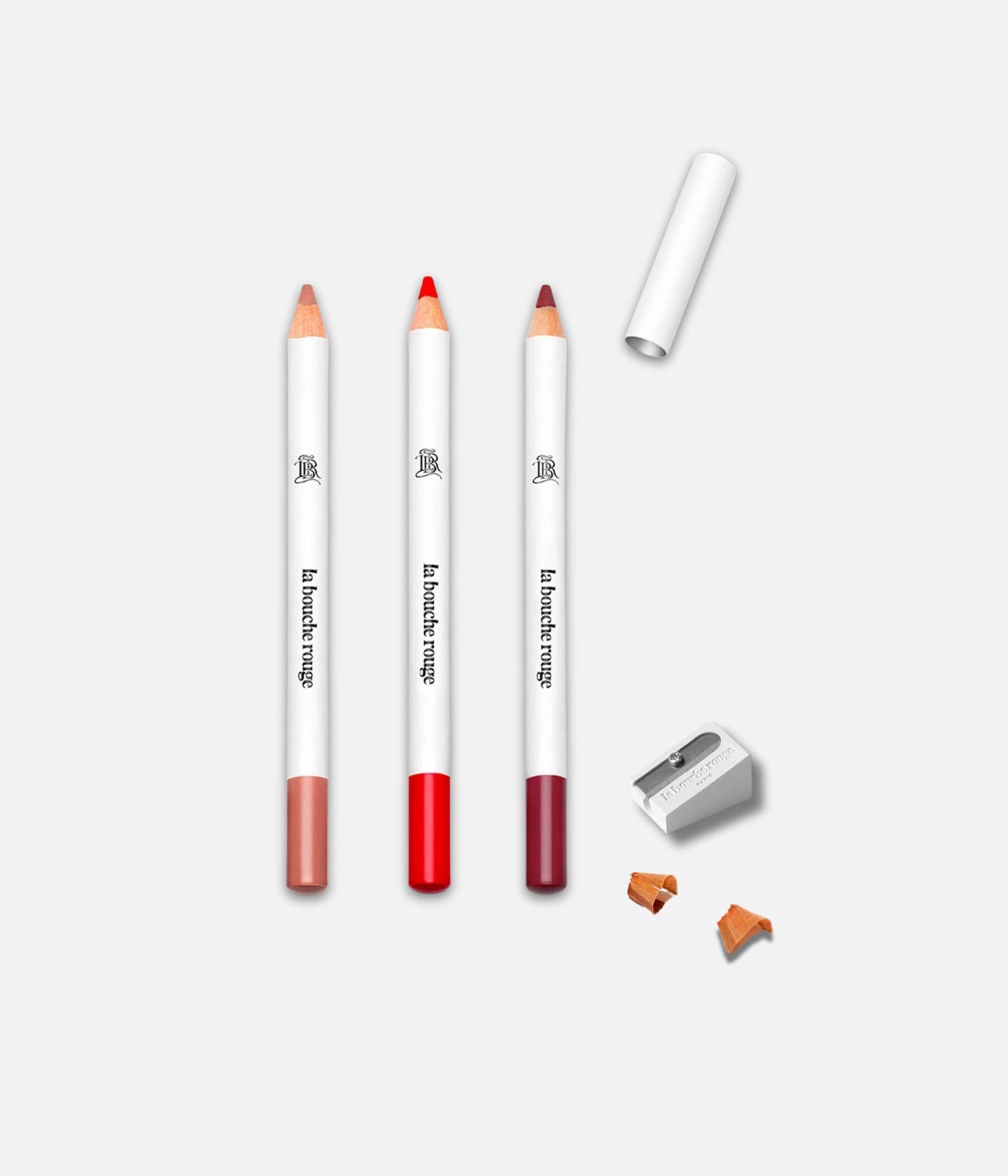 Bundle de 3 crayons à lèvres la bouche rouge avec un taille crayon. teintes nude brun, rouge orangé, rouge bordeaux